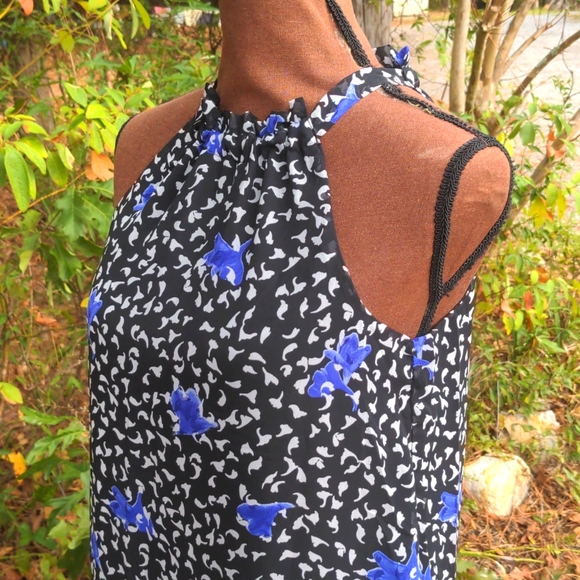 BCBGeneration Black/White/Lavender 'Fallen Petals' Relaxed Halter Neck Tie Dress - Picture 12 of 16